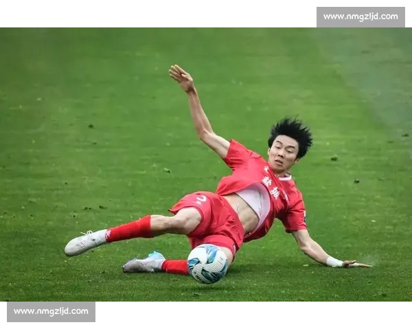 17 岁门将严子航神扑刷屏！用头堵爆射 + 央视点赞，盐城队 2-0 胜局背后的青春奇迹