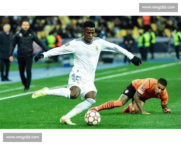 国家德比爆赛后混战！维尼修斯怒冲对手，警方出面平息