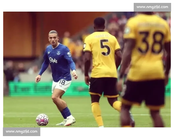 埃弗顿抢滩沃克争夺战 莫耶斯瞄准曼城老将补强防线 埃弗顿抢滩沃克争夺战 莫耶斯瞄准曼城老将补强防线